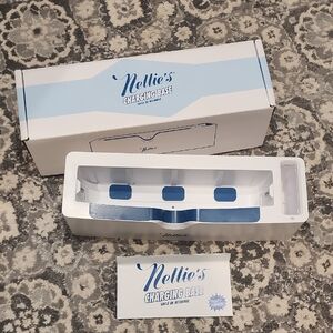 NELLIE'S CHARGING BASE